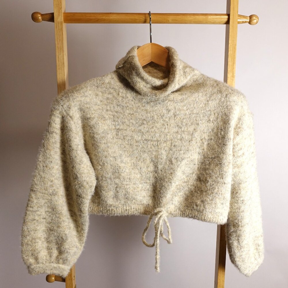 Pink Diamond | NWT | Cream Cropped Turtle Neck